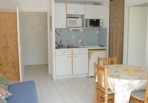 Groundfloor apartment with southfacing terrace near the shops and beach