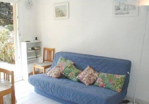 Groundfloor apartment with southfacing terrace near the shops and beach