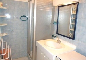Groundfloor apartment with southfacing terrace near the shops and beach