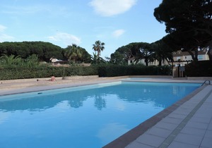 Les Issambres, F2 in condominium with swimming pool 5 min walk from the beach