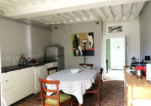 Maison l'Amérique welcome you to one of their room. Dogs are also welcomed