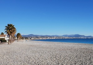 MARINA BAIE DES ANGES Renovated 2-room apartment for 4 Adults and 2 adolescents