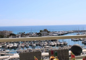 Modern 1BR Apartment, Terrace, Parking, Villeneuve-Loubet Plage