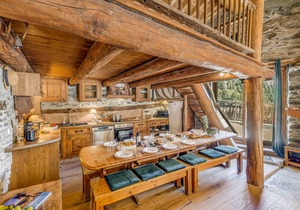 Rustic chalet for 12, 5 rooms, Wifi in Tignes