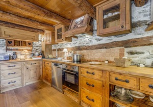 Rustic chalet for 12, 5 rooms, Wifi in Tignes