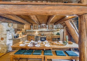 Rustic chalet for 12, 5 rooms, Wifi in Tignes