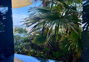 Seafront apartment, 2 bedrooms, pool, parking, pets allowed