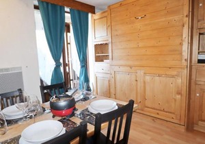 Studio rénové au centre avec balcon et parking - FR-1-624-106