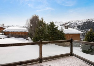 Traditional chalet near slopes, pets allowed, parking