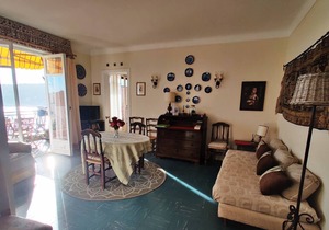 Vintage flat on Villefranche bay Free car-park