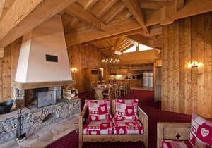 Wifi, 300m from resort center, swimming pool, sauna, fireplace or stove, tv, ski locker, 175m²