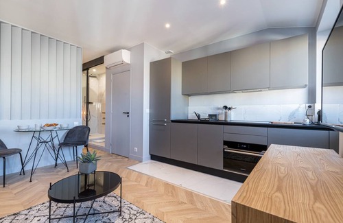 Carre d'Or Apartment | 1 SUEDE