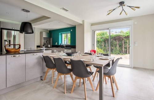 Mandelieu-La-Napoule Villa | 124 m² Villa ∙ 4 bedrooms ∙ 8 guests