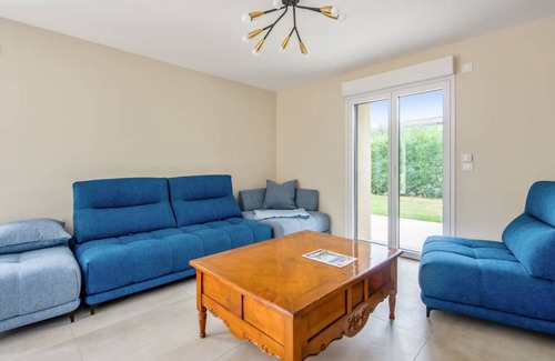 Mandelieu-La-Napoule Villa | 124 m² Villa ∙ 4 bedrooms ∙ 8 guests