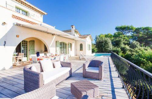 Roquefort-les-Pins Villa | 150 m² Villa ∙ 3 bedrooms ∙ 7 guests