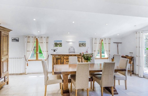 Saint-Cezaire-sur-Siagne House | 160 m² House ∙ 4 bedrooms ∙ 8 guests