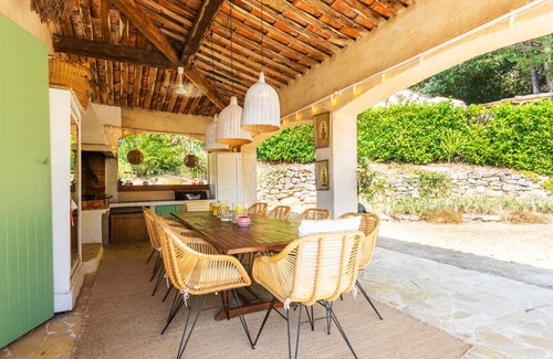 Tourrettes-sur-Loup Villa | 185 m² Villa ∙ 5 bedrooms ∙ 10 guests