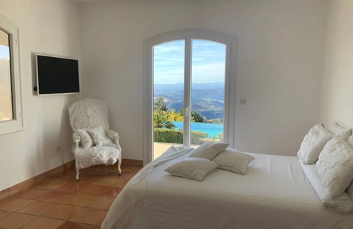 Aspremont House | 220 m² House ∙ 3 bedrooms ∙ 8 guests