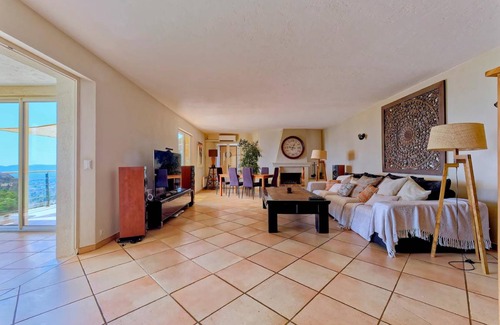 Magagnosc Villa | 236 m² Villa ∙ 5 bedrooms ∙ 10 guests
