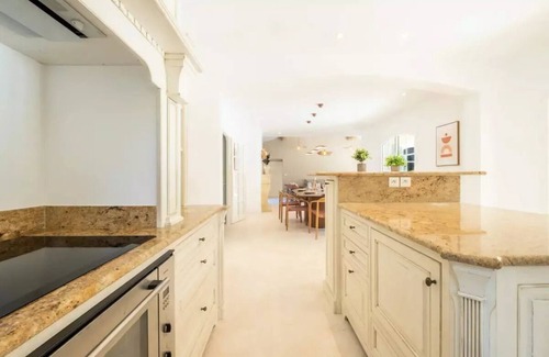 Roquefort-les-Pins Villa | 280m2 jewel and infinity pool in absolute calm
