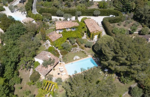Tourrettes-sur-Loup Villa | 350 m² Villa ∙ 5 bedrooms ∙ 10 guests