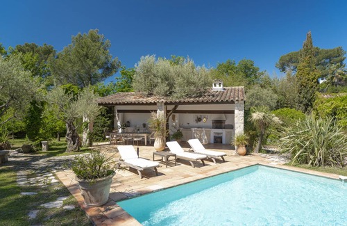 Tourrettes-sur-Loup Villa | 350 m² Villa ∙ 5 bedrooms ∙ 10 guests