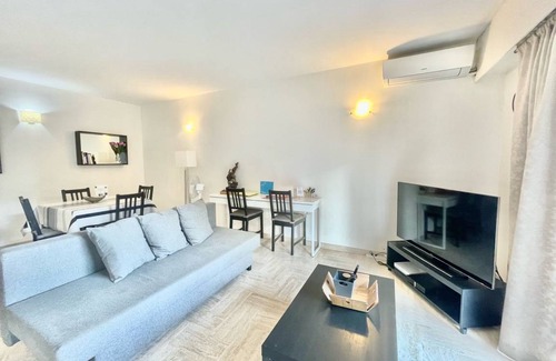 Prado - Republique Apartment | 50 m² Apartment ∙ 1 bedroom ∙ 4 guests