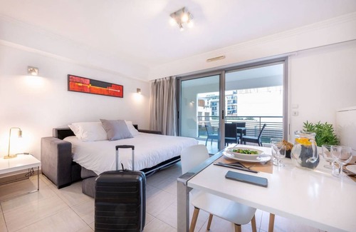 Cros-de-Cagnes Condo | 64 m² Condo ∙ 2 bedrooms ∙ 8 guests
