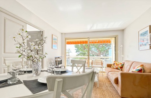 Riou - Petit Juas - Av de Grasse Apartment | 75 m² Apartment ∙ 2 bedrooms ∙ 4 guests