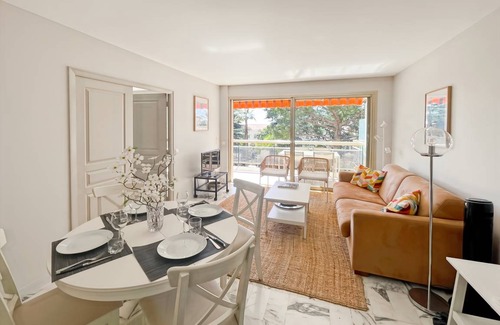 Riou - Petit Juas - Av de Grasse Apartment | 75 m² Apartment ∙ 2 bedrooms ∙ 4 guests