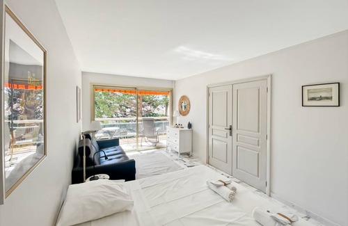Riou - Petit Juas - Av de Grasse Apartment | 75 m² Apartment ∙ 2 bedrooms ∙ 4 guests