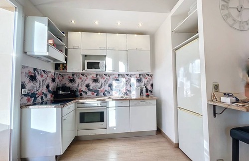 Prado - Republique Apartment | 80 m² Apartment ∙ 3 bedrooms ∙ 7 guests