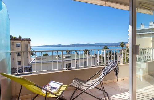 Saint-Raphael Apartment | Air-conditioned studio for 2 near beach and shops with balcony and wifi in Saint-Raphaël