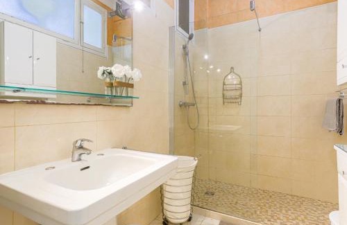 Les Baumettes Apartment | Apartment La Floride Promenade des Anglais by Interhome