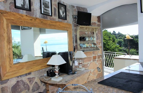 Les Issambres Villa | Beautiful villa overlooking the bay of St Tropez - 4 bedrooms and 1 studio