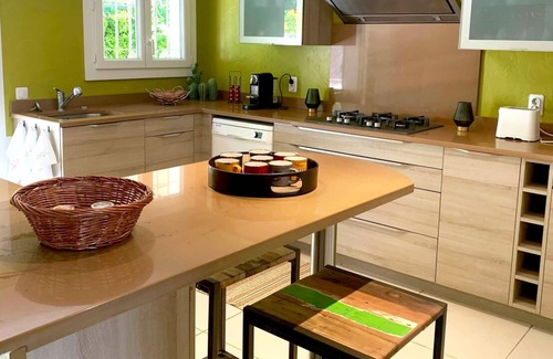 Villeneuve-Loubet House | Beautiful Provencal villa of charm with beautiful views of village and castle
