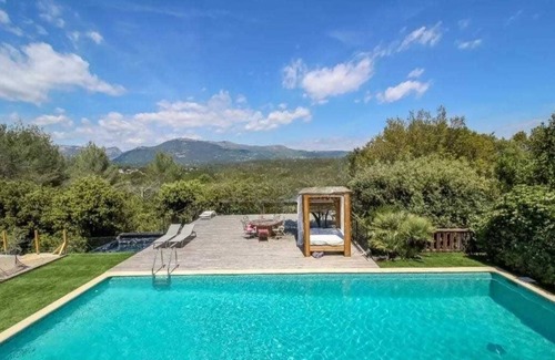 Villeneuve-Loubet Villa | Beautiful villa 5 min from Valbonne with garden, pool and jacuzzi