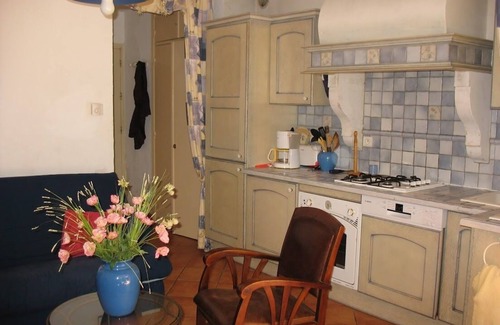 La Croix des Gardes Apartment | Cannes T2 charming, private garden garage, air conditioning, internet wooded environment.