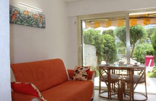 Villeneuve Loubet Beach Apartment | Charmant studio en RDJ, terrasse, jardin, proche mer et commerces, plein sud, 2 couchages - FR-1-252A-49