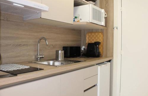 Villeneuve Loubet Beach Apartment | Charmant studio en RDJ, terrasse, jardin, proche mer et commerces, plein sud, 2 couchages - FR-1-252A-49