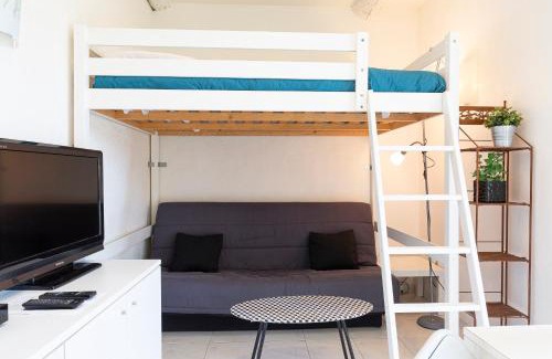 Antibes Old Town Apartment | Chez Dominique - Studio 2-4pers centre Antibes Fourmilliere 1er