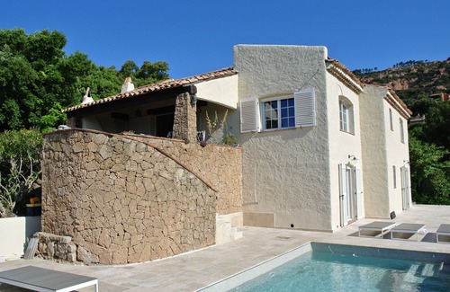 Saint-Raphael Villa | Completely renovated villa for 10 people with a view of the sea and swimming pool