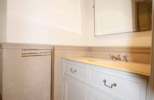 Old Town Apartment | ELEGANT APARTMENT IN THE HEART OF THE OLD TROPEZ VILLAGE
