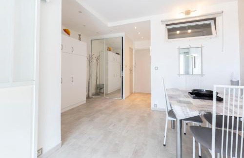 California - Pezou Apartment | Florida 35m studio sea view closed to the Croisette