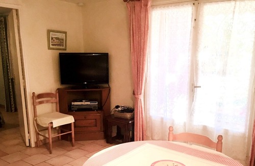 Fayence Villa | Homerez - Villa for 4 ppl. with swimming-pool, garden and terrace at Fayence