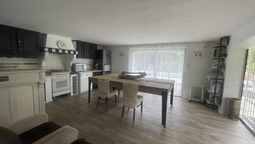 Roquefort-les-Pins Apartment | Le Clos du Roc d'Azur Suite climatisée , terrasses privées, piscine, parking sécurisé