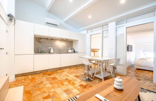 Old Town Apartment | Le Gambetta l Near the Port l Shellter Rentals