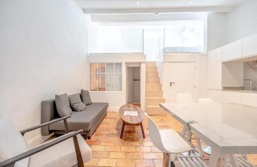 Old Town Apartment | Le Gambetta l Near the Port l Shellter Rentals