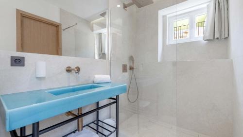 Old Town Apartment | Les Graniers - Old Village - Shellter Rentals