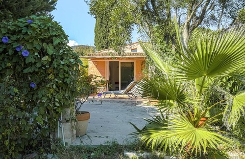 Grimaud House | Lovely Holiday Home in Grimaud near Seabeach